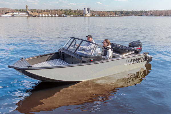 Лодка "Volzhanka 46 Fish" с доп.оборудованием